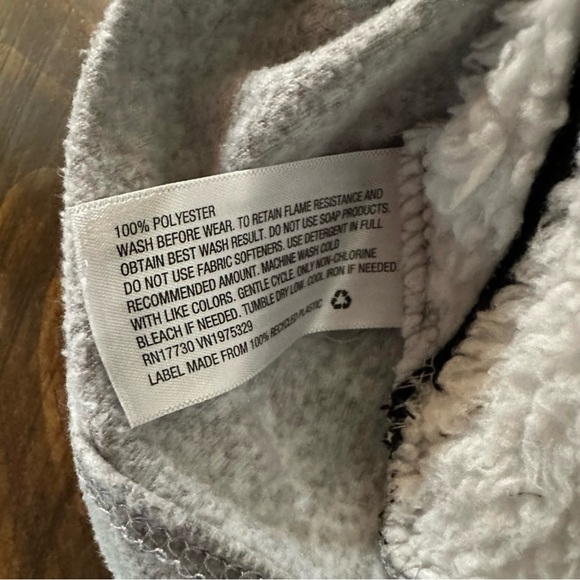 Cat & Jack Pajama Set - Picture 7 of 7